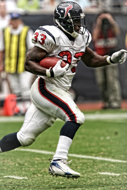 他利用自己 他利用自己